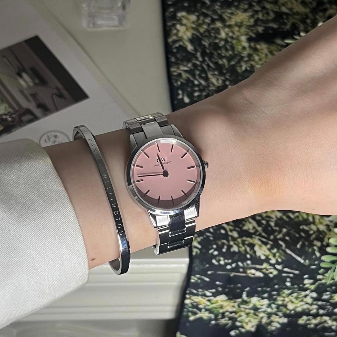 Daniel Wellington Women Iconic Link 28 S Pastel Pink Watch - DW00100534