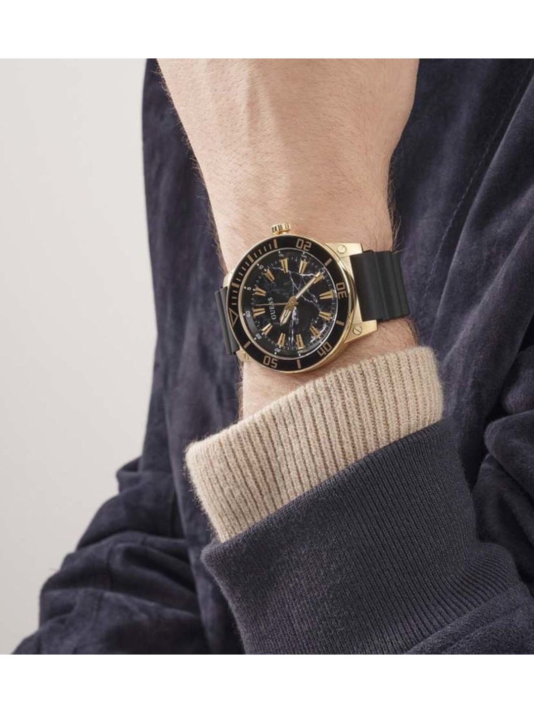 Guess Men Black Dial Analog Watch - GW0420G2