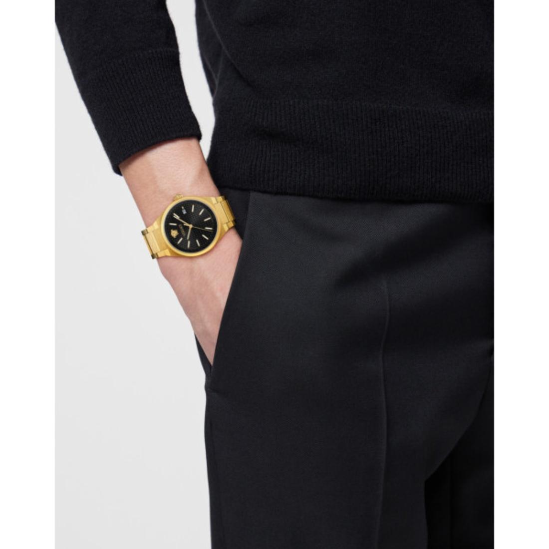 Versace V-Auria 39x48,1 mm Black Dial Men Analog Watch- VE0F00525