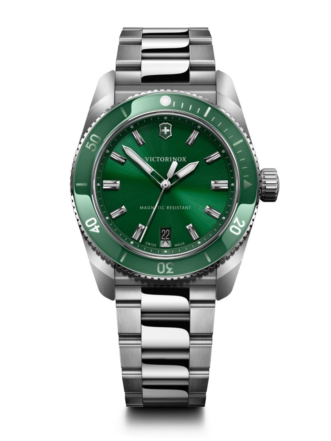 Victorinox Maverick Swiss Made Men Green Dial 39 mm Analog Watch 242096