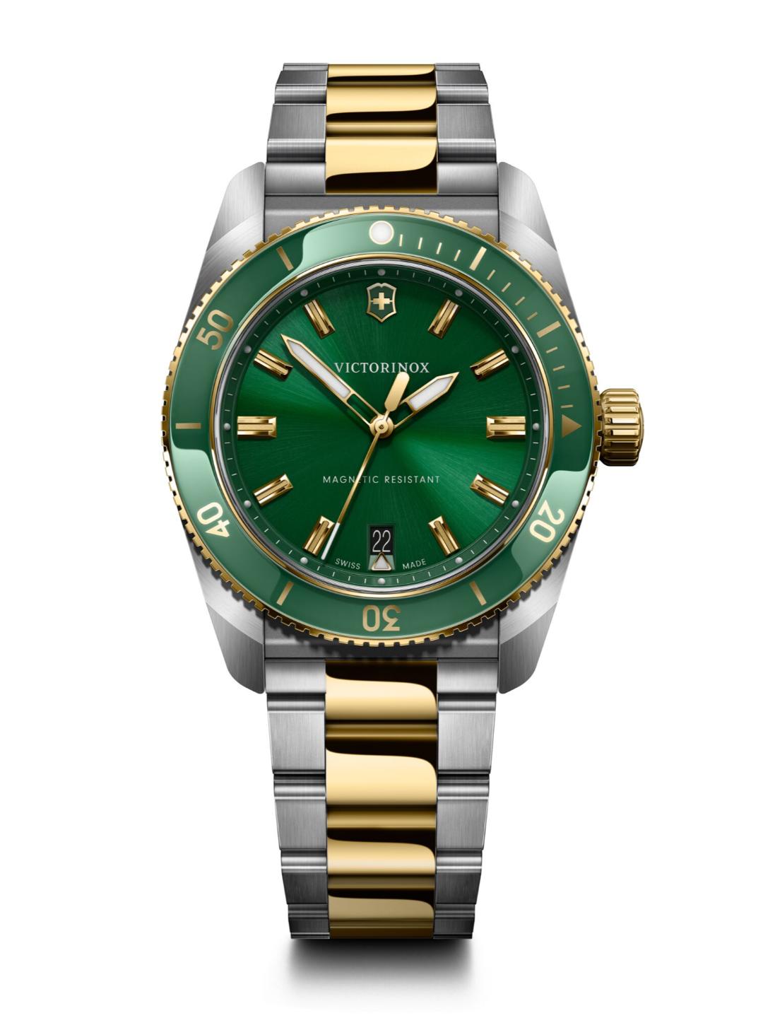 Victorinox Maverick Swiss Made Men Green Dial 39 mm Analog Watch 242101