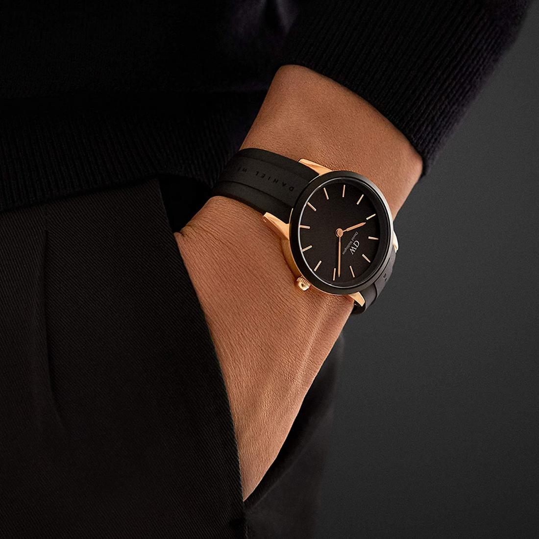 Daniel Wellington Black Dial Men Analogue Watch  DW00100425