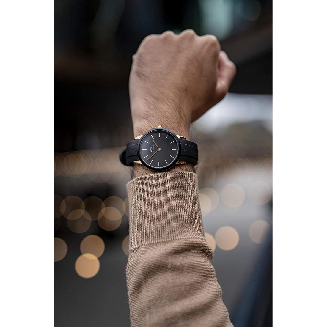 Daniel Wellington Black Dial Men Analogue Watch  DW00100425