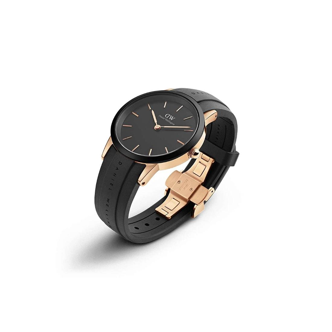 Daniel Wellington Black Dial Men Analogue Watch  DW00100425
