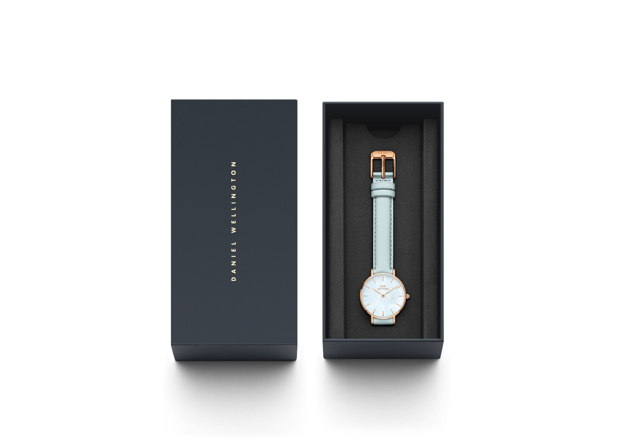 Daniel Wellington Petite 28 mm Blue Dial Women Analogue Watch  DW00100635