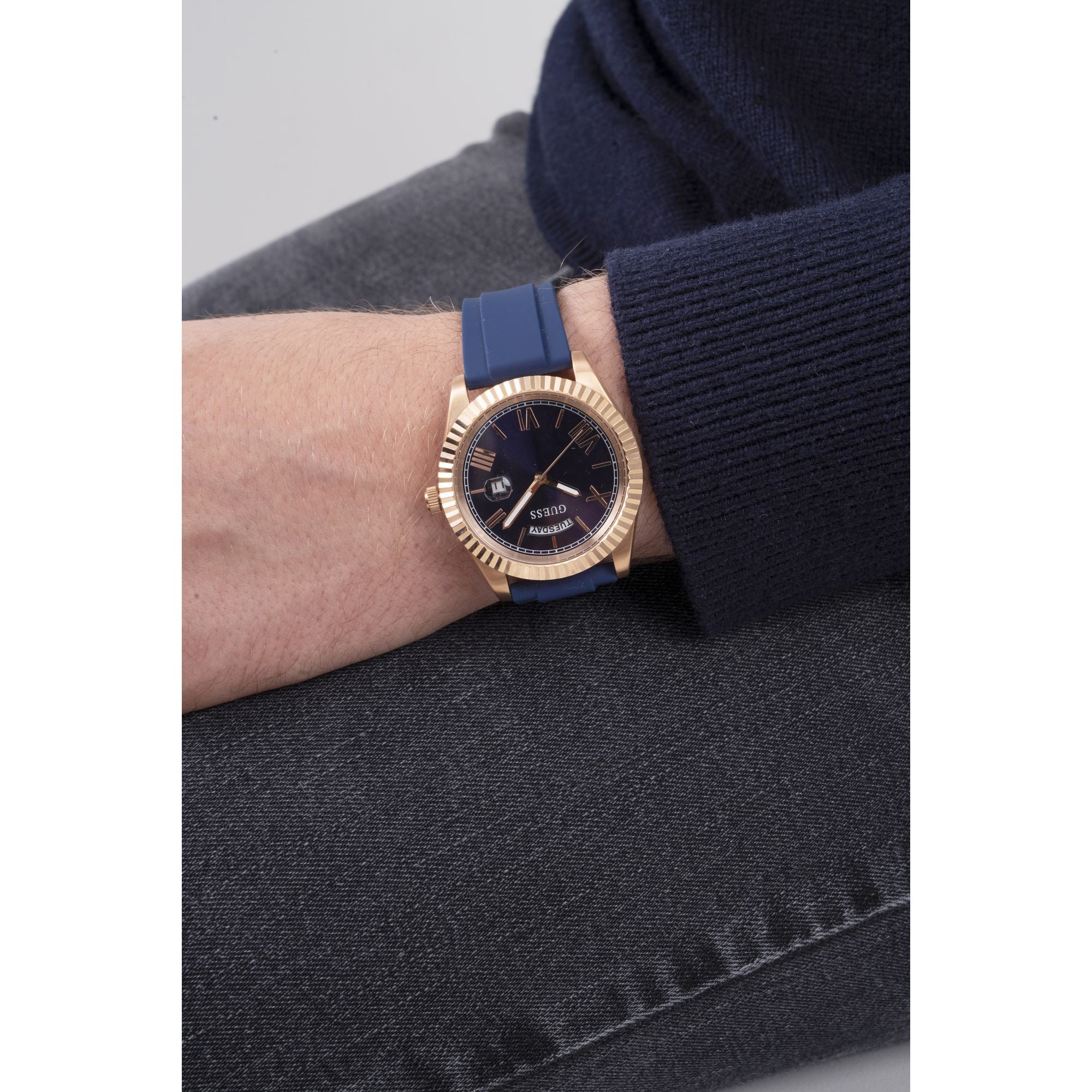 Guess Mens Connoisseur Blue Dial Silicone Analog Watch GW0335G2