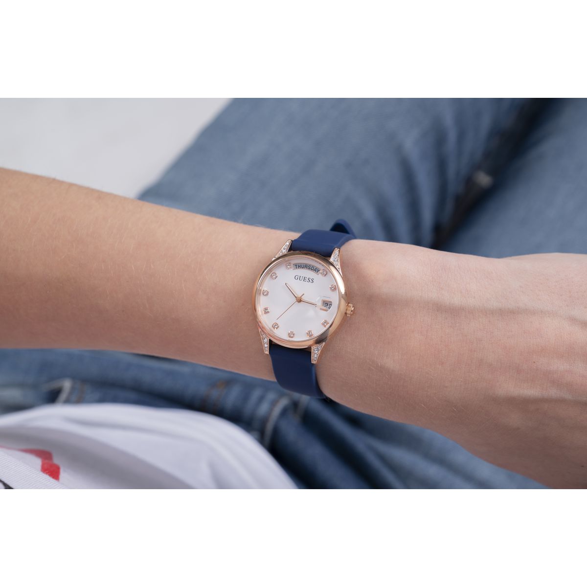 Guess 31 mm Women White Dial Analog Watch GW0356L1