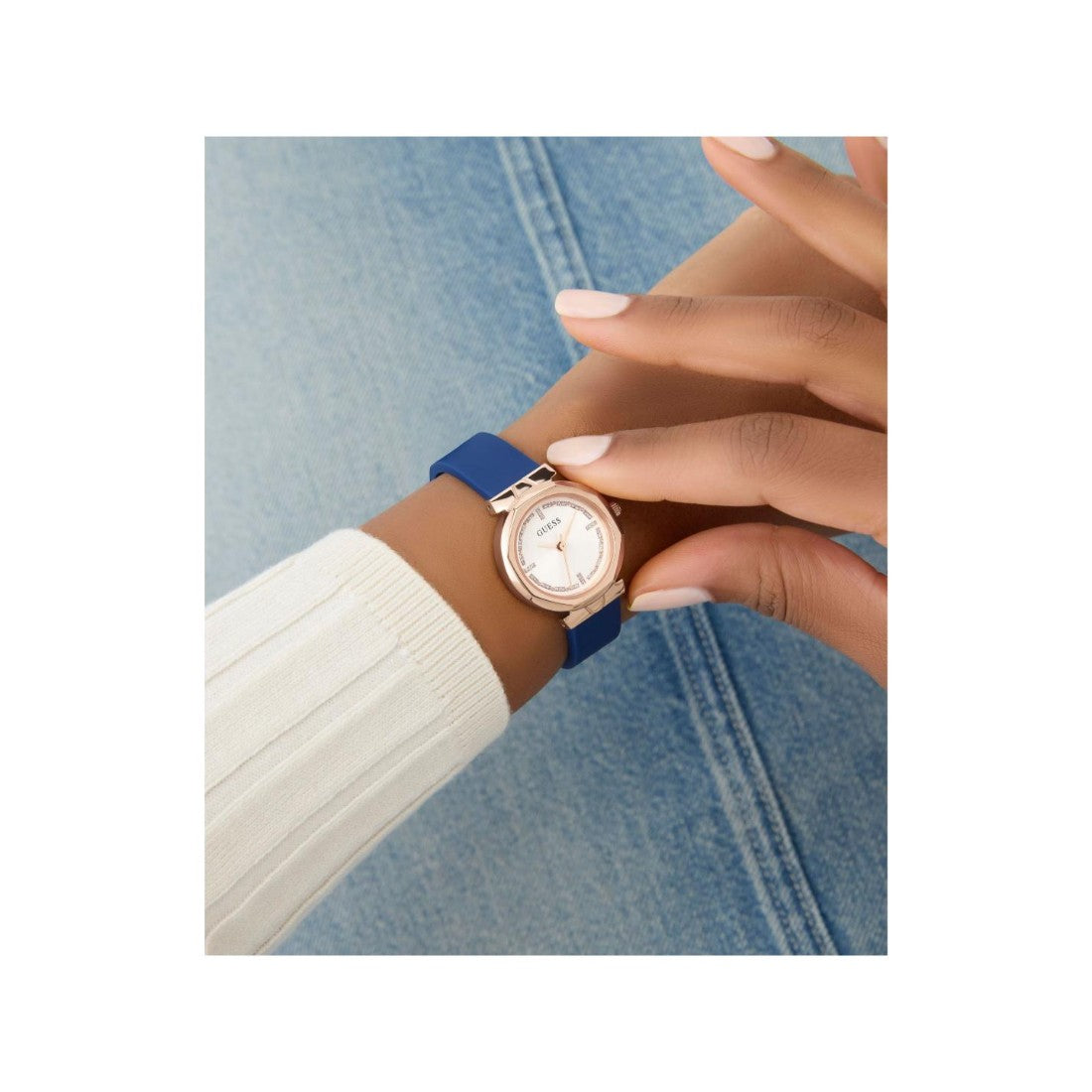 Guess Bejeweled Women 26 mm White Dial Analog Watch GW0928L3