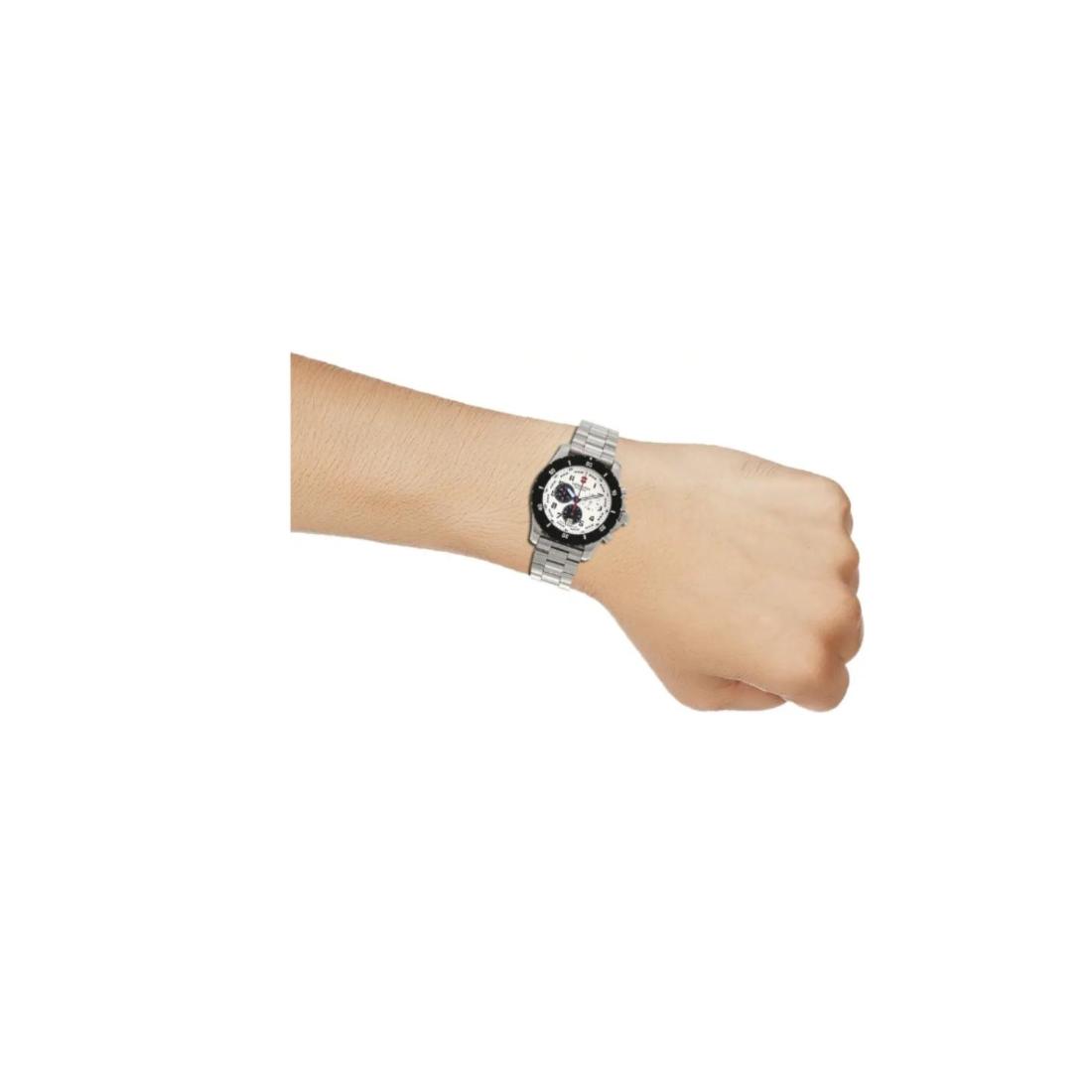 Victorinox Maverick 43 mm Silver Dial Analog Men Watch- V241681