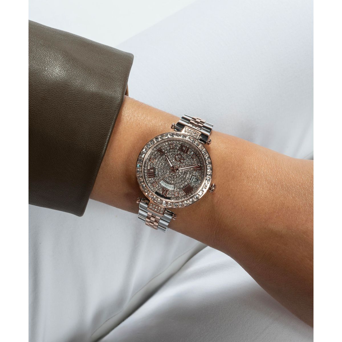 Guess Collection Sportchic Women 34 mm White Dial Analog Watch Z01014L1MF