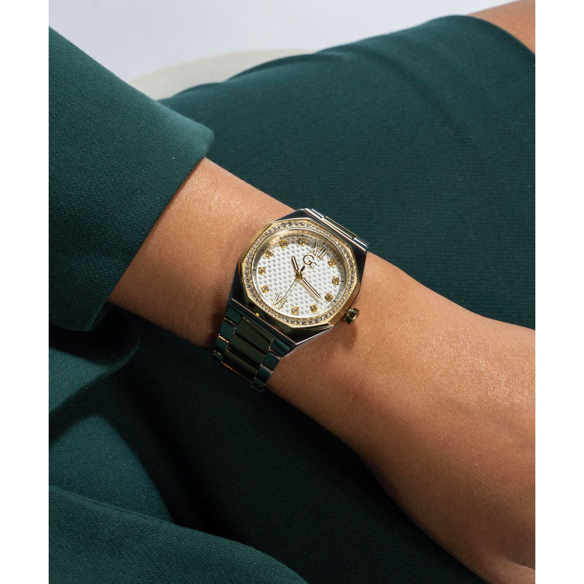 Guess Collection Sportchic Women 34 mm White Dial Analog Watch Z25002L1MF