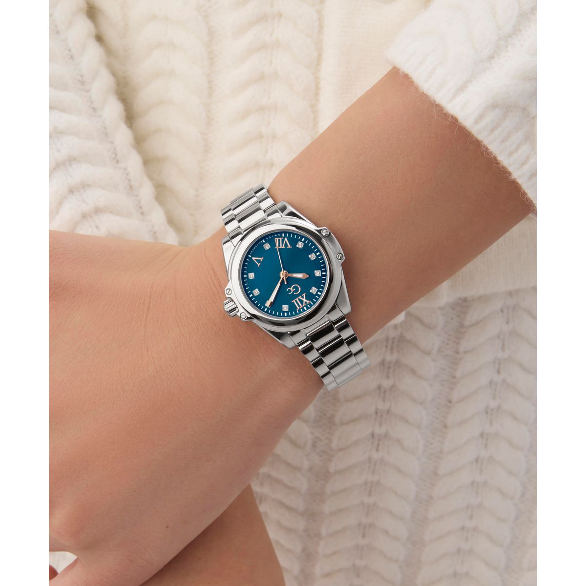 Guess Collection Sportchic Women 30 mm Blue Dial Analog Watch Z58004L7