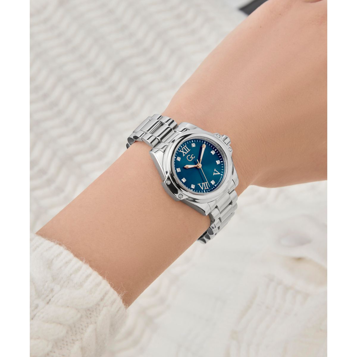Guess Collection Sportchic Women 30 mm Blue Dial Analog Watch Z58004L7